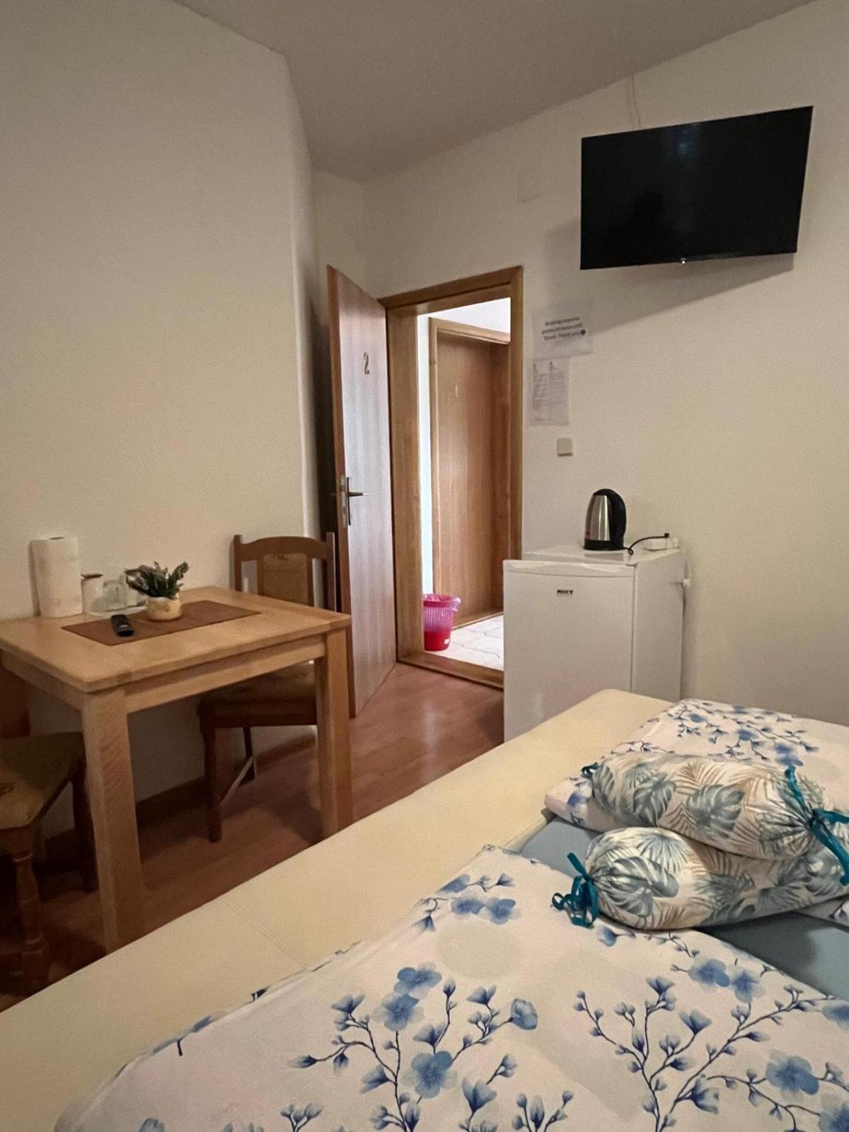 Guest House Stefanija Poljanak Ngoại thất bức ảnh