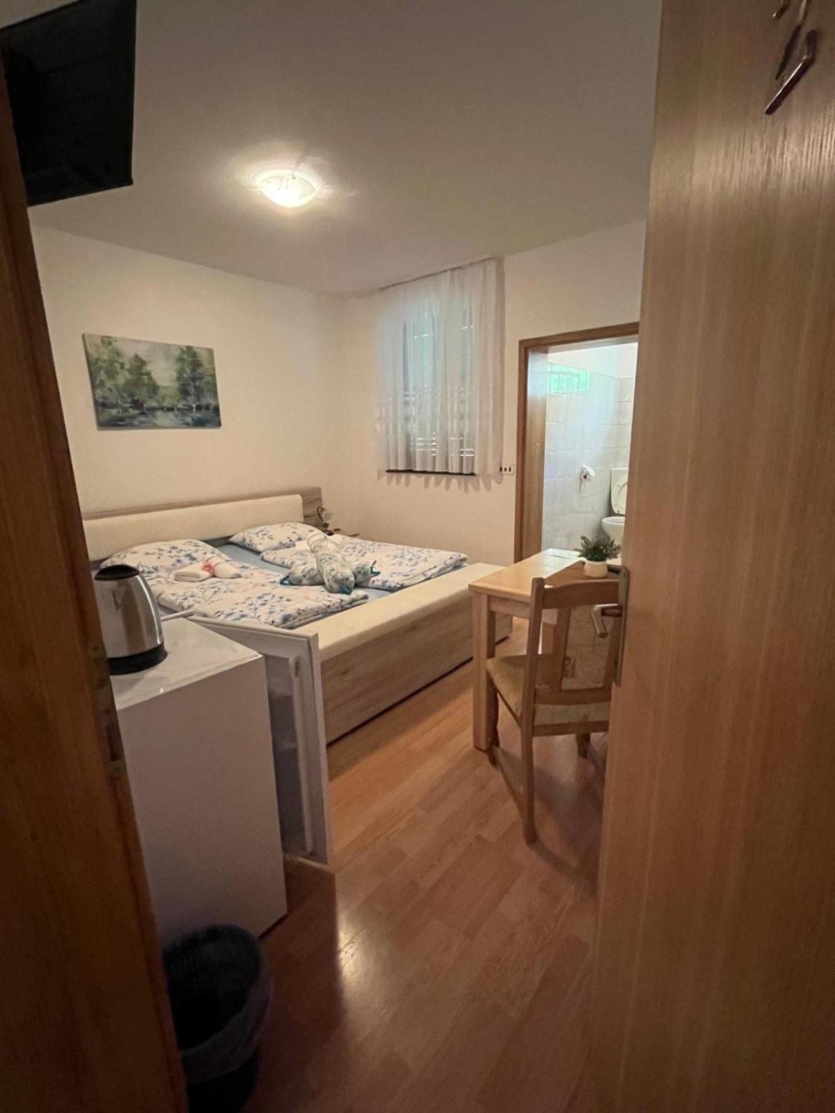 Guest House Stefanija Poljanak Ngoại thất bức ảnh