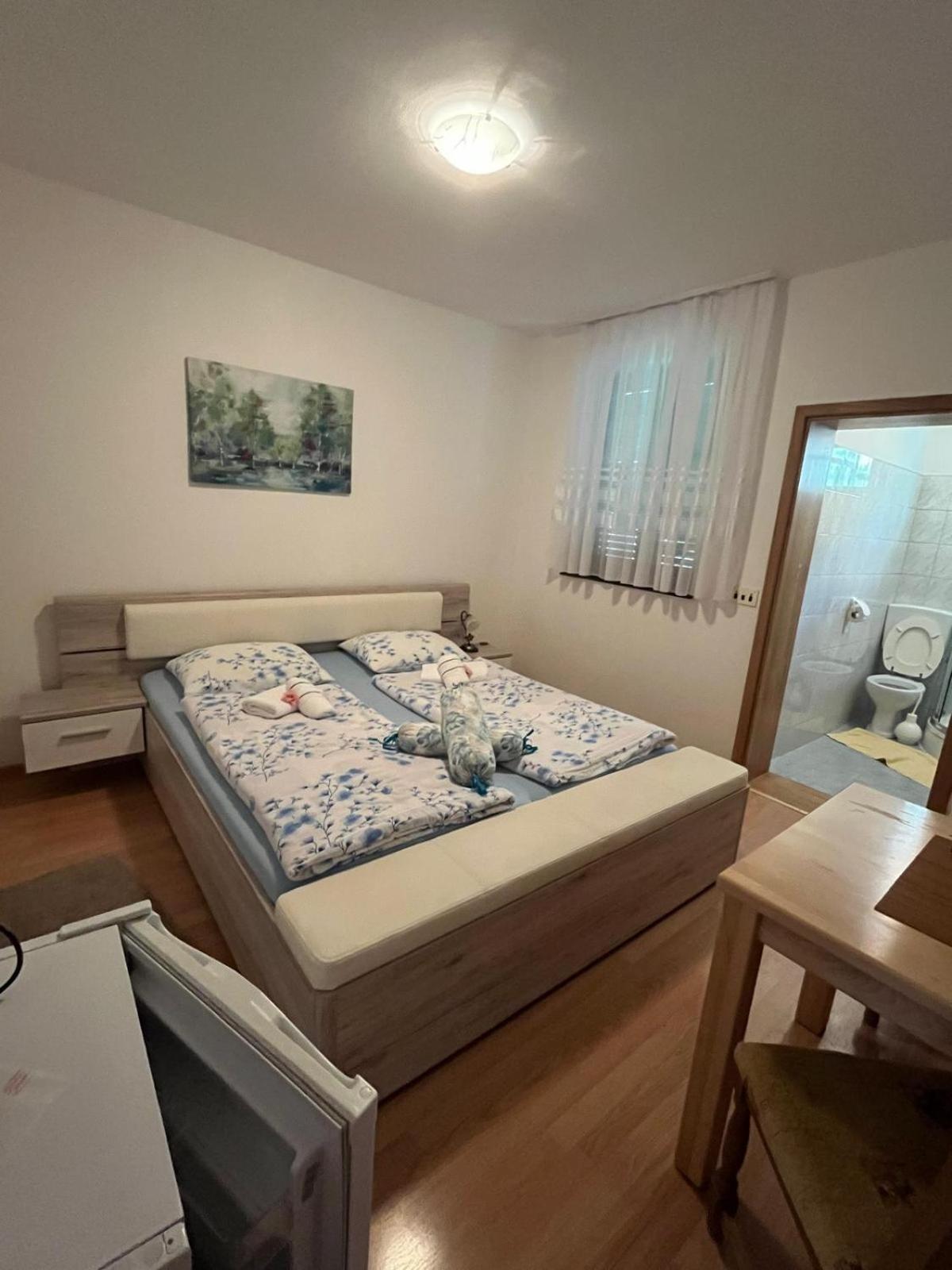 Guest House Stefanija Poljanak Ngoại thất bức ảnh