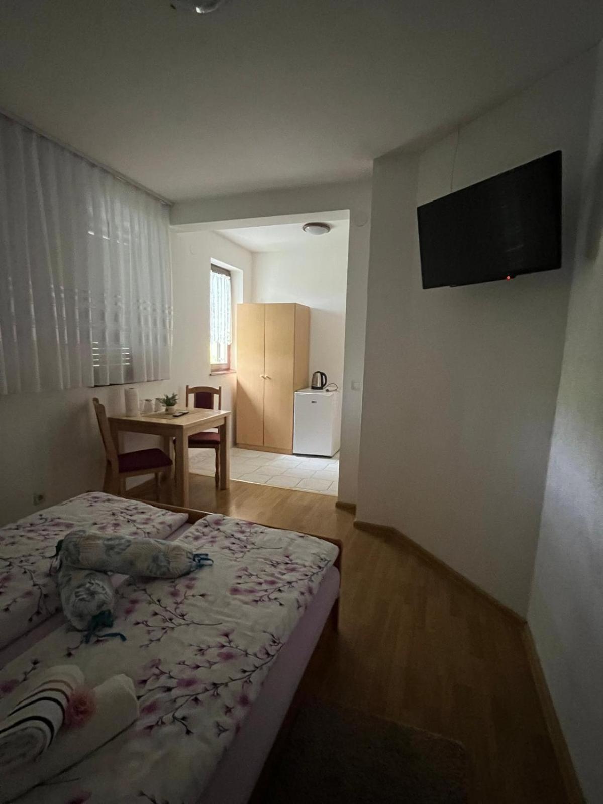 Guest House Stefanija Poljanak Ngoại thất bức ảnh