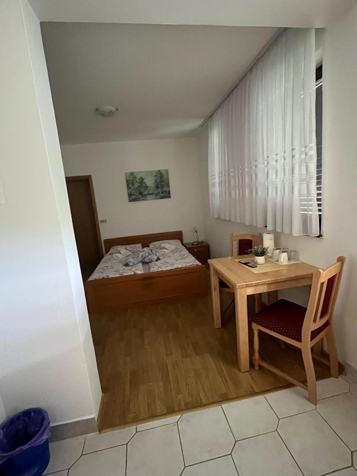 Guest House Stefanija Poljanak Ngoại thất bức ảnh