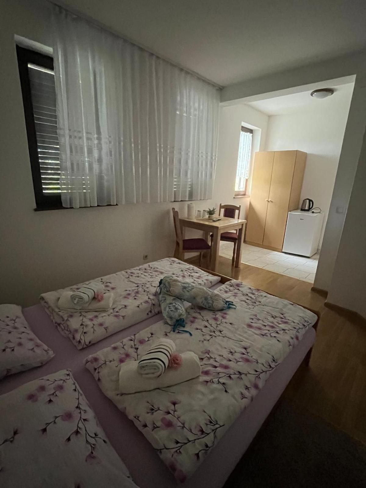 Guest House Stefanija Poljanak Ngoại thất bức ảnh