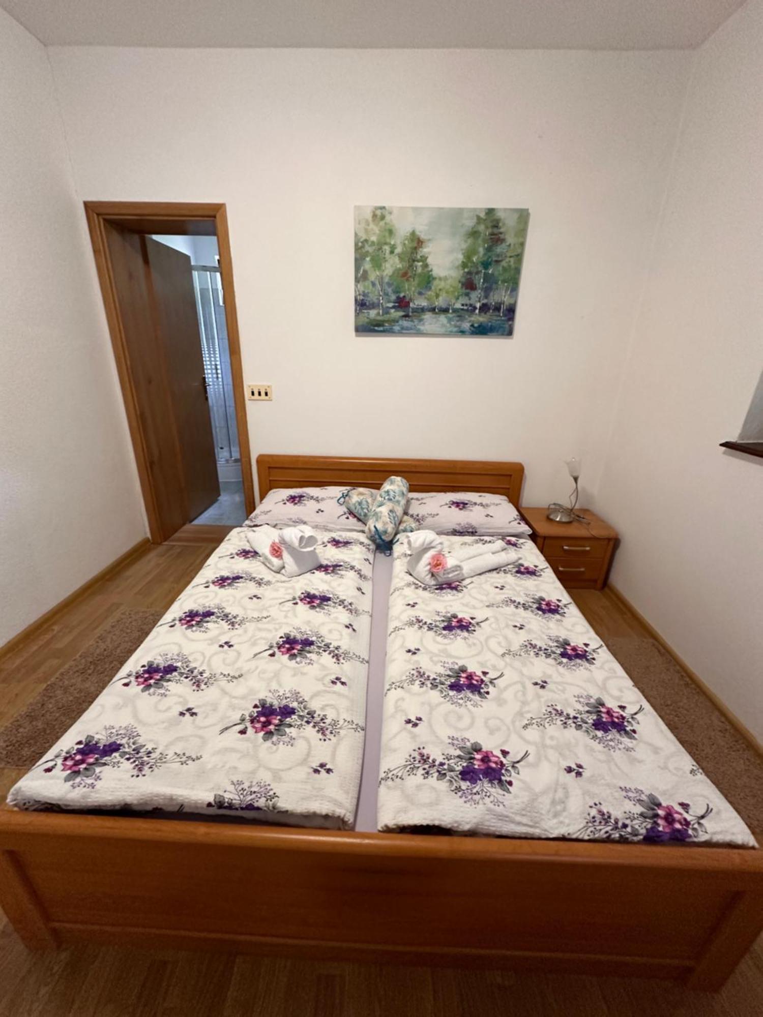 Guest House Stefanija Poljanak Ngoại thất bức ảnh