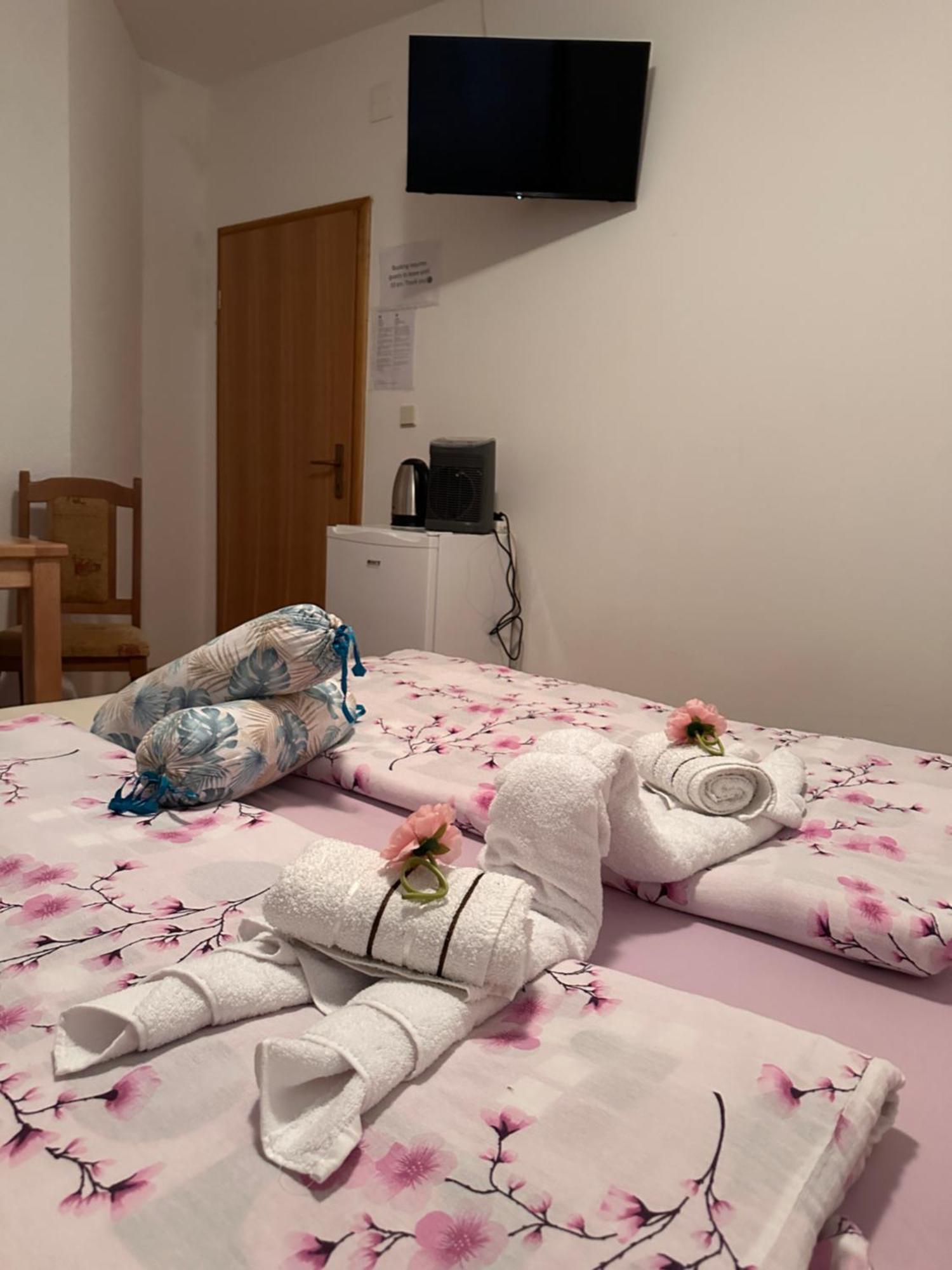 Guest House Stefanija Poljanak Ngoại thất bức ảnh