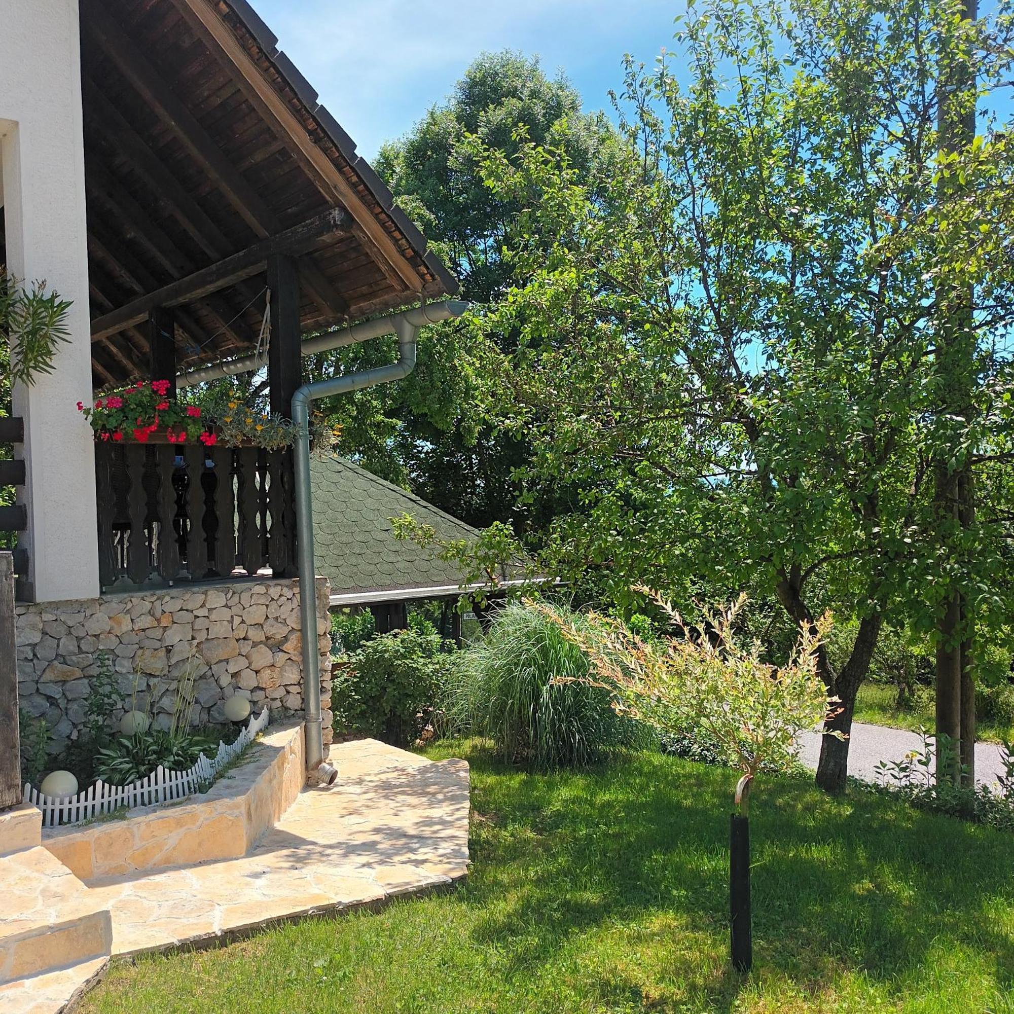 Guest House Stefanija Poljanak Ngoại thất bức ảnh